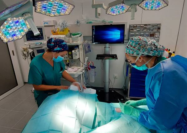 El Hospital de La Línea acogerá la fase presencial de un curso de Cirugía Menor en Enfermería