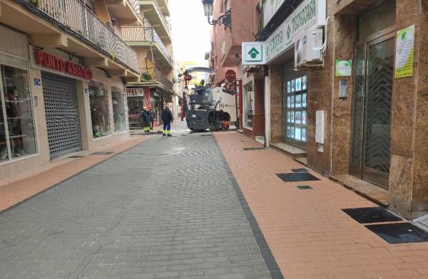 Acometidos trabajos de asfaltado en varias calles del centro de La Línea