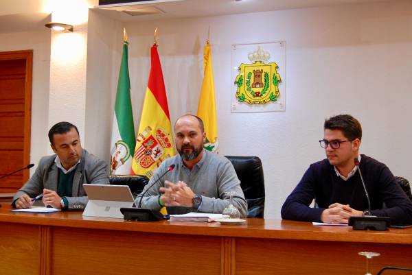 Alconchel, Gil y González anuncian un acuerdo presupuestario que asegura la mejora de los servicios públicos y la congelación de tasas e impuestos