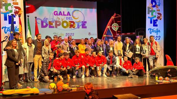 El Ayuntamiento de Tarifa entrega 13 reconocimientos y tres “Menciones especiales” en la Gala del Deporte 2023