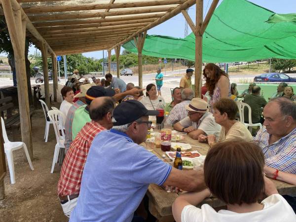 Calvente participa en la comida de aniversario de los huertos de ocio de Los Barrios
