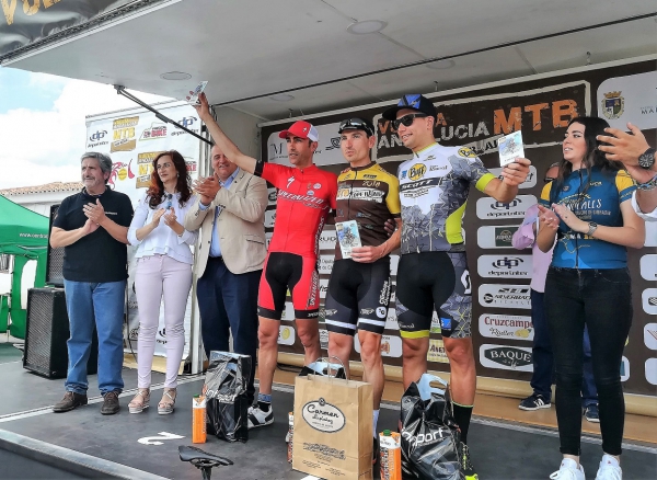 El jiennense José Luis Carrasco y la gaditana María Díaz se proclaman en Los Barrios vencedores de la Vuelta Andalucía MTB 2018