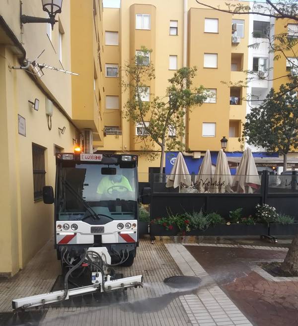 Los trabajos diarios de desinfección de Limpieza en La Línea se han centrado en el distrito de Conchal-Castillo