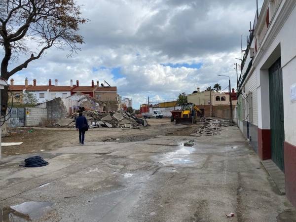 Las obras del VI Plan de Asfaltado y Reurbanización en La Línea continúan por la calle Castillejos