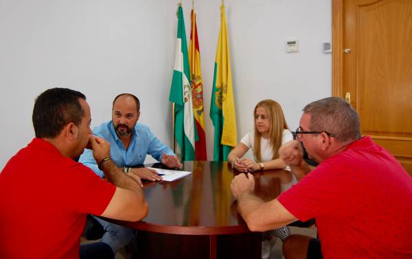El Ayuntamiento y la AAV El Rodeo de Los Cortijillos renuevan el convenio de colaboración