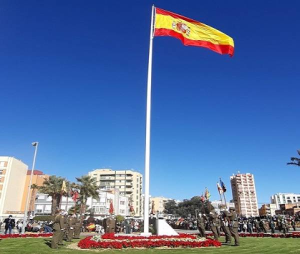 Mañana en La Línea, acto de izado de la bandera de España en conmemoración del 44º aniversario de la Constitución Española