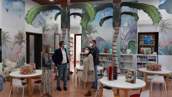 La  Biblioteca de La Línea recibe cumplidos por  su nueva imagen y aumenta significativamente las visitas