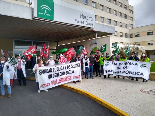 CSIF se concentra en el Hospital Punta Europa de Algeciras contra el recorte de derechos al personal del SAS