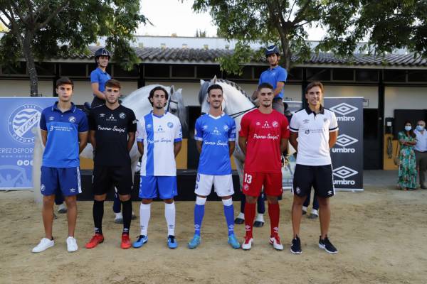 El Xerez Deportivo presenta sus equipaciones en la Yeguada de la Cartuja Hierro del Bocado