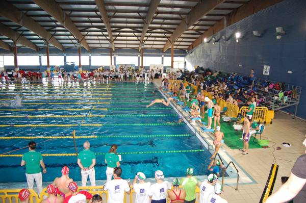 El 21 de junio se abren las inscripciones de los cursos en la piscina cubierta de Los Barrios para julio y agosto