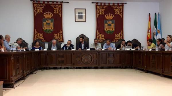 El equipo de gobierno de La Línea trasladará a pleno la aprobación inicial de tres ordenanzas sobre actividades económicas y urbanismo