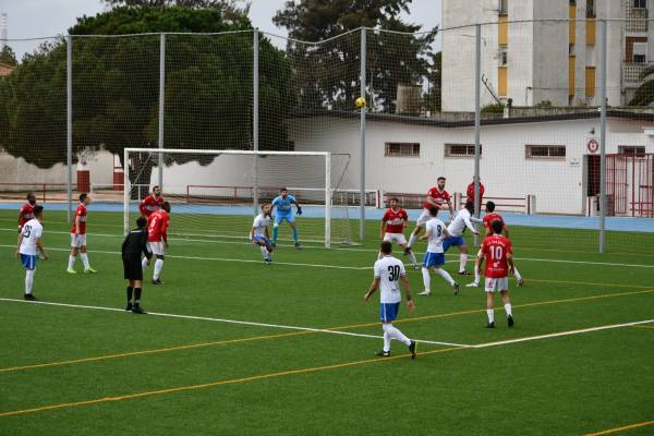 El CD San Roque se adjudicó el derbi por la permanencia ante el CD Guadiaro (3-1)