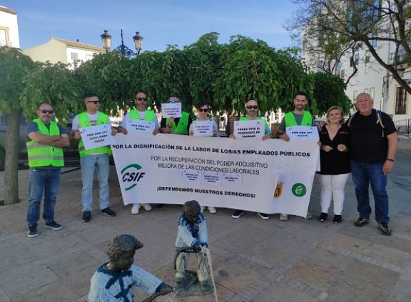 Delegados de CSIF protestan ante el Ayuntamiento de Olvera por la falta de transparencia municipal con la RPT