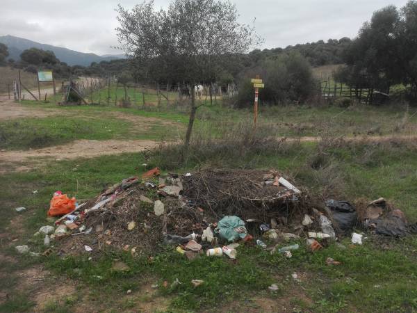 El Círculo de Medio Ambiente del Campo de Gibraltar pide a la Junta la retirada de escombros en el itinerario de la Garganta del Capitán