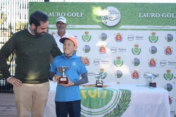 Daniel Minguet y Amelie Tran, ambos de La Cañada, ganan en la prueba del Pequecircito en Lauro Golf