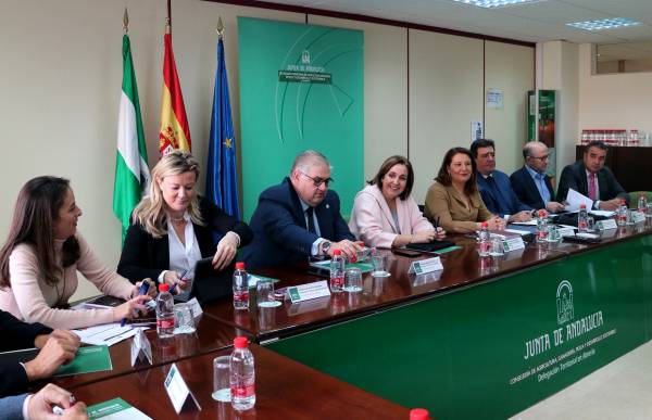 La Junta organiza por primera vez en Andalucía una mesa  de interlocución específica con el sector hortofrutícola