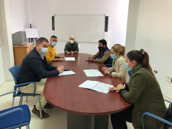 Reunión de coordinación para iniciar las obras de adaptación del nuevo centro médico de Los Cortijillos