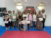 Lobato entrega los diplomas al grupo de tarde del taller de Yoguilates de Los Barrios