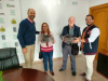 Alconchel entrega a Cáritas de Los Barrios las entradas para la fiesta del Toro Embolao para su distribución a cambio de un donativo de 1 euro